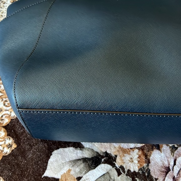 MICHAEL KORS Navy Blue Leather Jet Set Travel Gold-Tone Hardware Tote Handbag - Picture 14 of 16